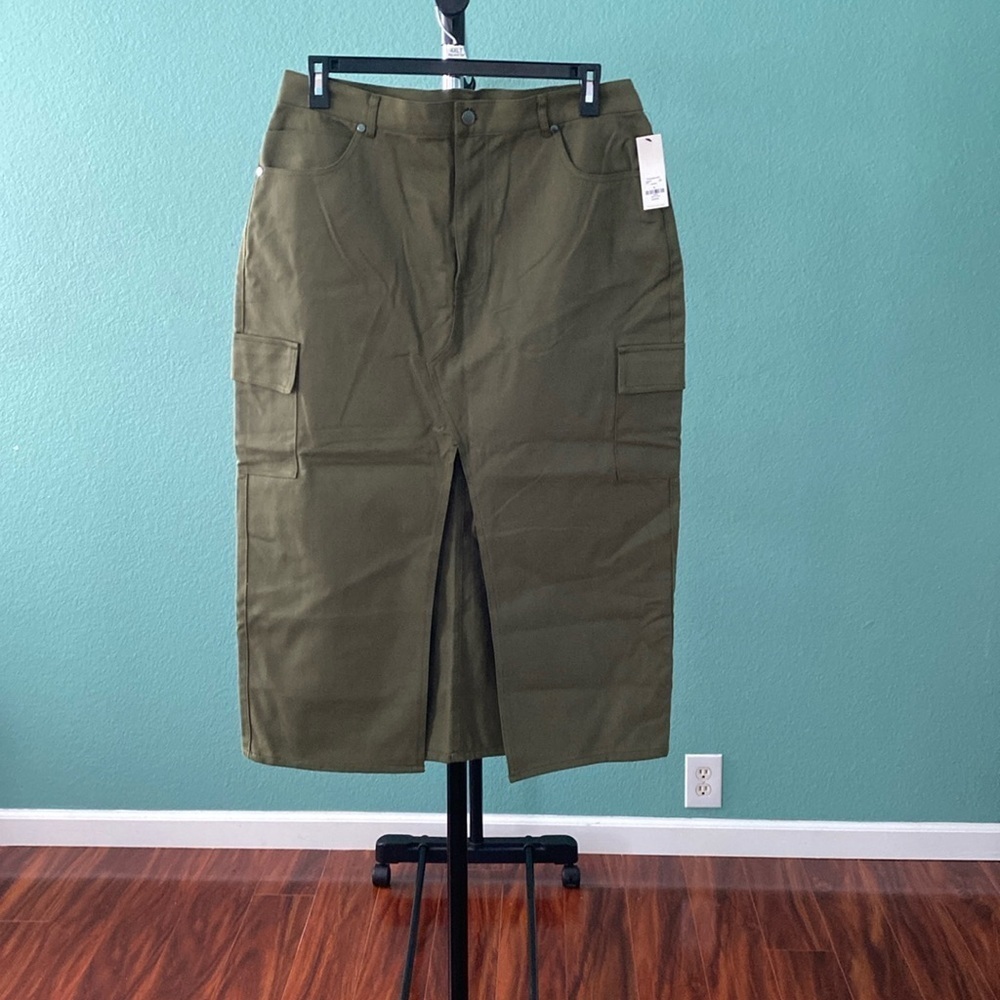 NWT Francesca’s Olive Green Tailored Cargo Pencil Skirt XL Structured Fit (F-13)